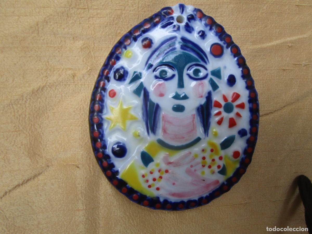 Antig&uuml;edades: MEDALLON PORCELANA SARGADELOS - SERIE ARBOL DE LA VIDA, RELIEVE 10,5X9CM 93GR - EXCELENTE.