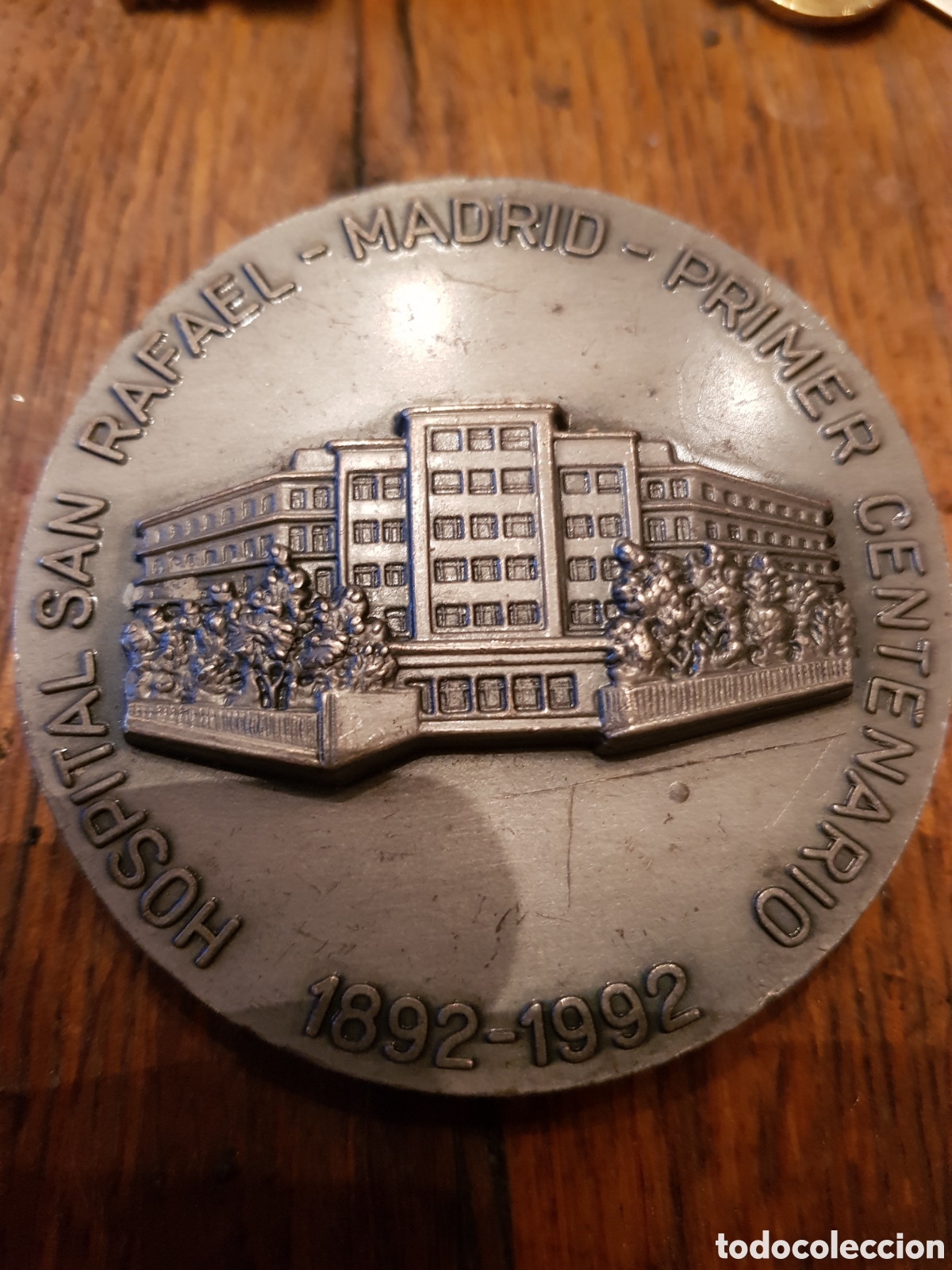 Antig&uuml;edades: ANTIGUA MEDALLA HOSPITAL SAN RAFAEL DE MADRID ANIVERSARIO