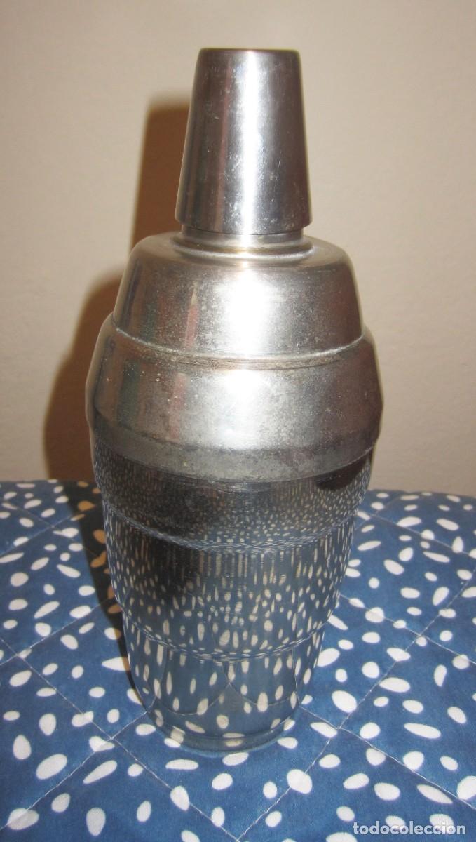 Antig&uuml;edades: COCTELERA DE ALPACA CON VASO PEQUE&Ntilde;O