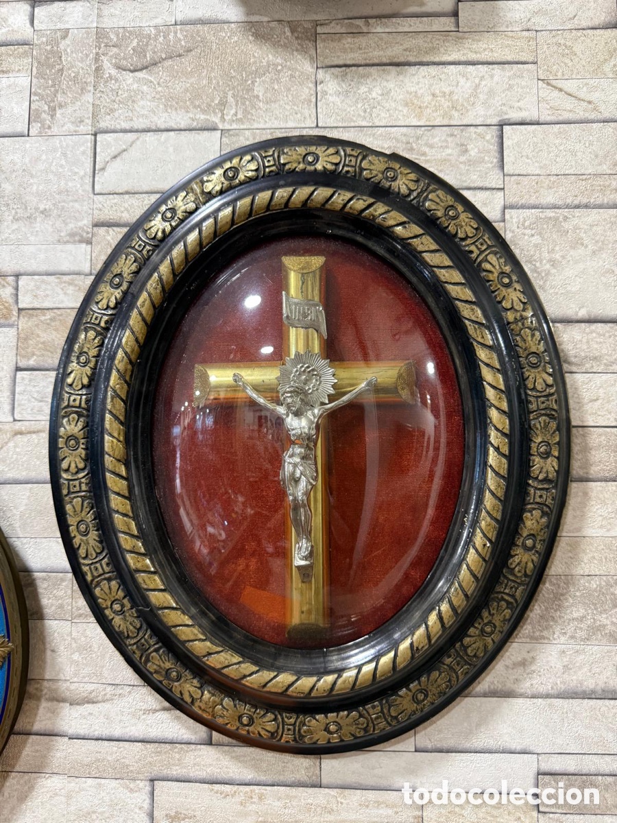 Antig&uuml;edades: Bonito crucificado cristal bomb&eacute;