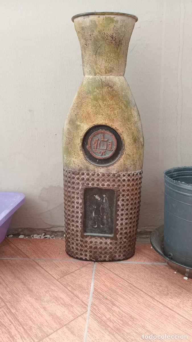Antig&uuml;edades: botella conmemorativa de vino Col&oacute;n Centenario de la d&eacute;cada de 1970 elaborada por la bodega Graffign