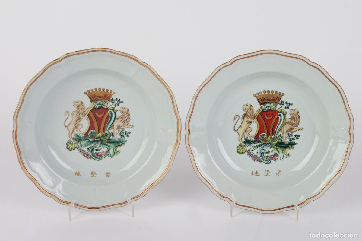 Antig&uuml;edades: Par de platos hondos recortados. Compa&ntilde;&iacute;a de Indias. Reinado de Qianlong (1736-1795)