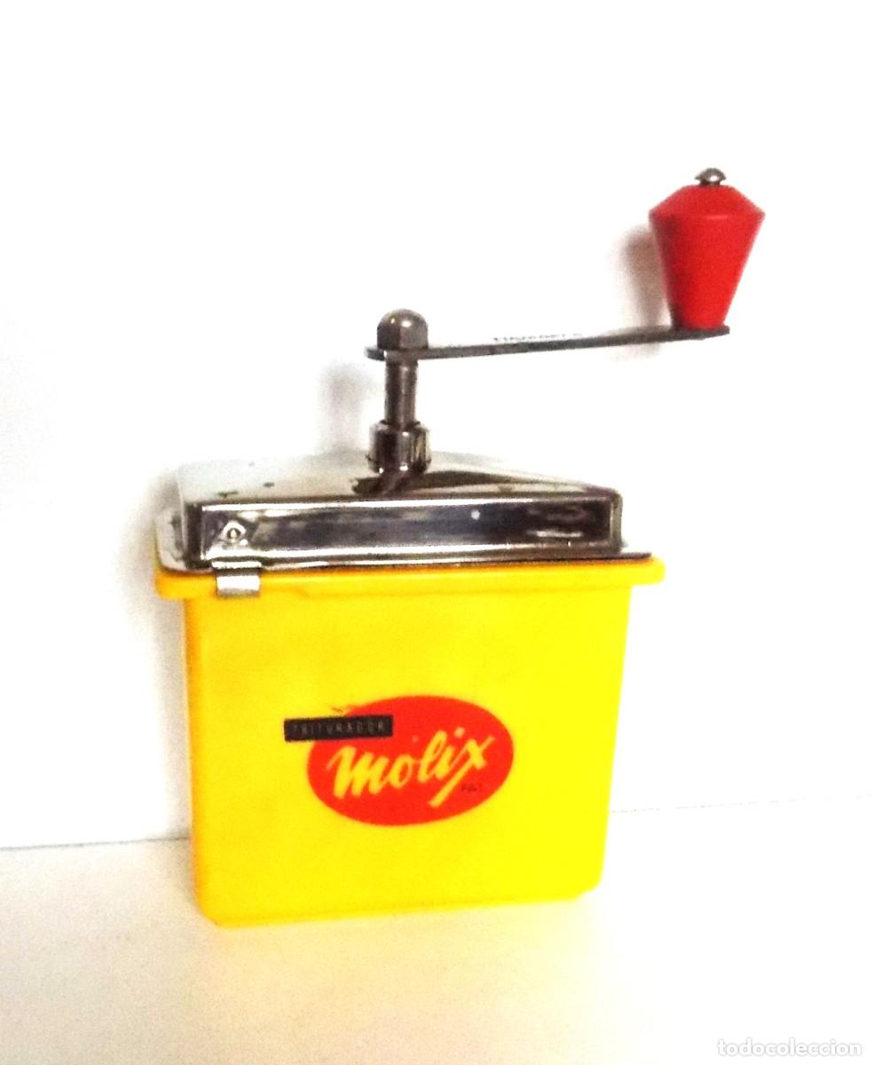 Antig&uuml;edades: MOLINILLO DE CAF&Eacute; MARCA MOLIX. MODELO AMARILLO. ESPA&Ntilde;A. CA. 1957/1960