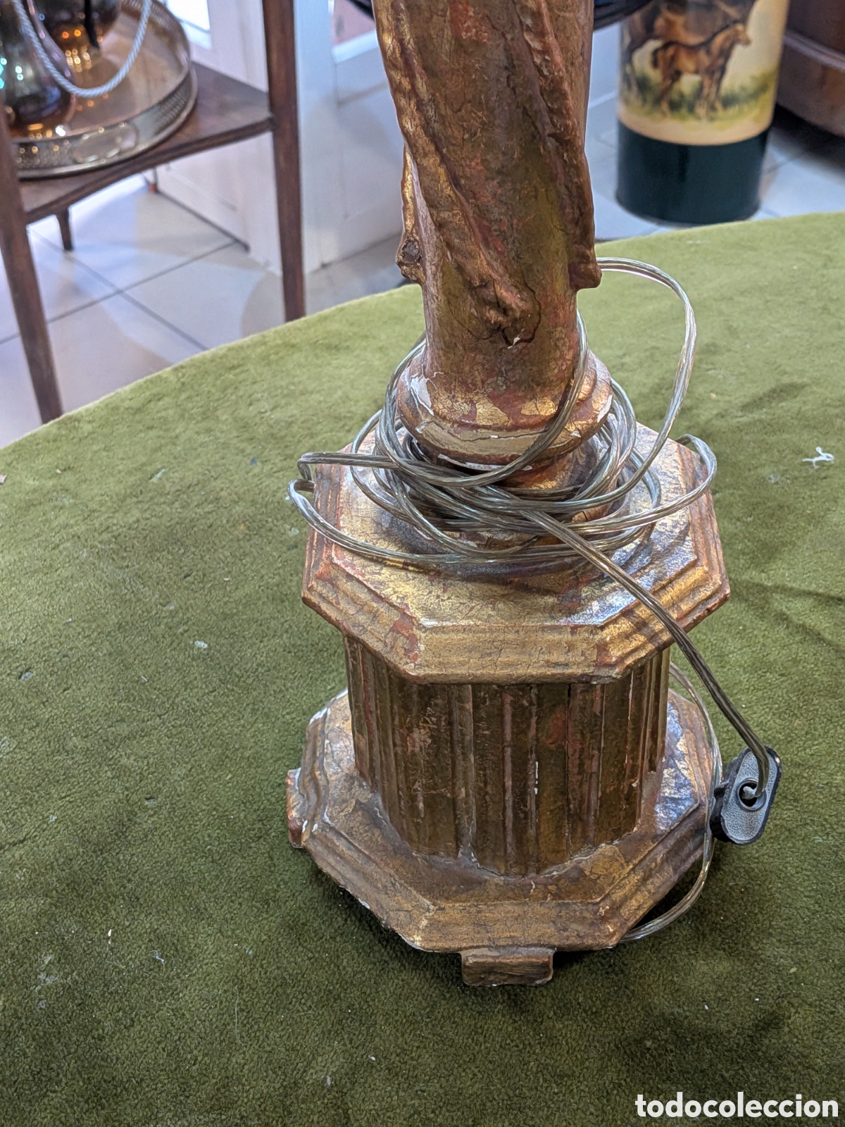 Antig&uuml;edades: Lampara de sobremesa en madera tallada dorada. REF-1904 - Foto 2