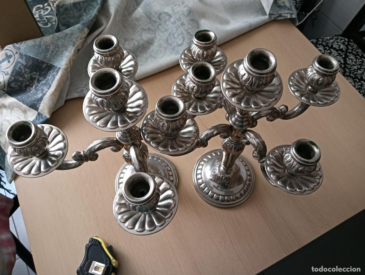 Antig&uuml;edades: dos Candelabros de 5 velas y 33 cms alto.