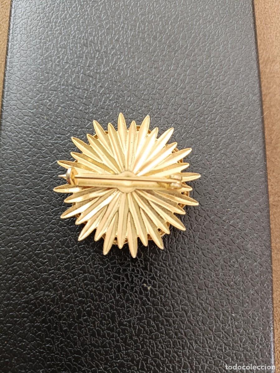 Antig&uuml;edades: Broche dorado Virgen del Roc&iacute;o - Foto 2