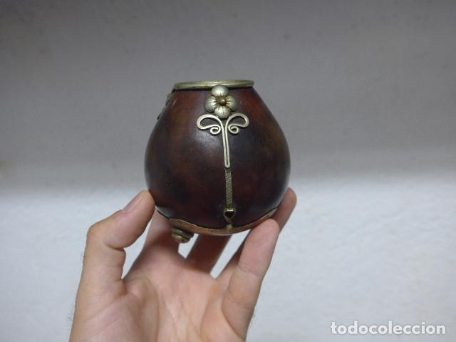 Antig&uuml;edades: Antiguo bote de mate o matera de principios siglo XX, firmada P Perissimotti. Uruguay o Argentina