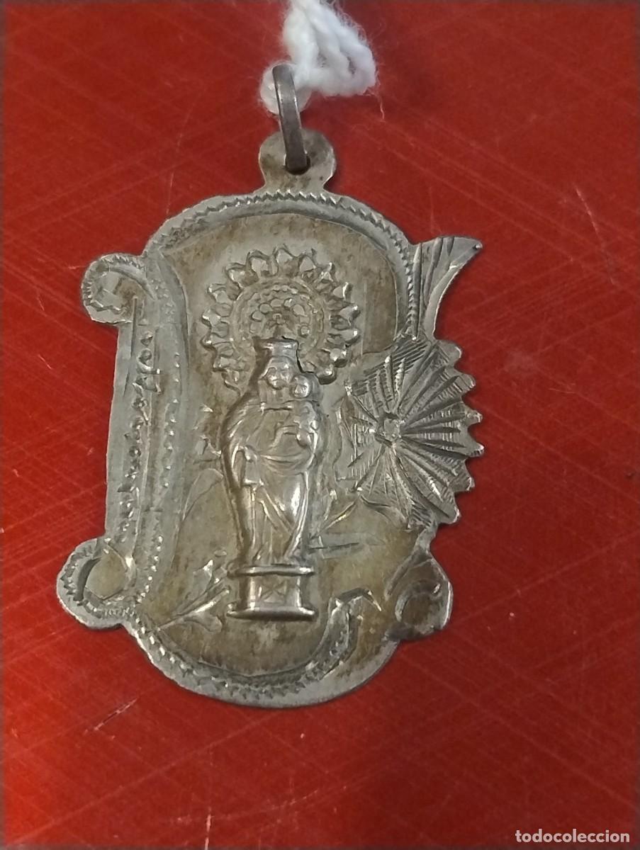 Antig&uuml;edades: Antigua medalla religiosa Recuerdo de Nuestra Se&ntilde;ora del Pilar. Unos 3 x 2,50 cm