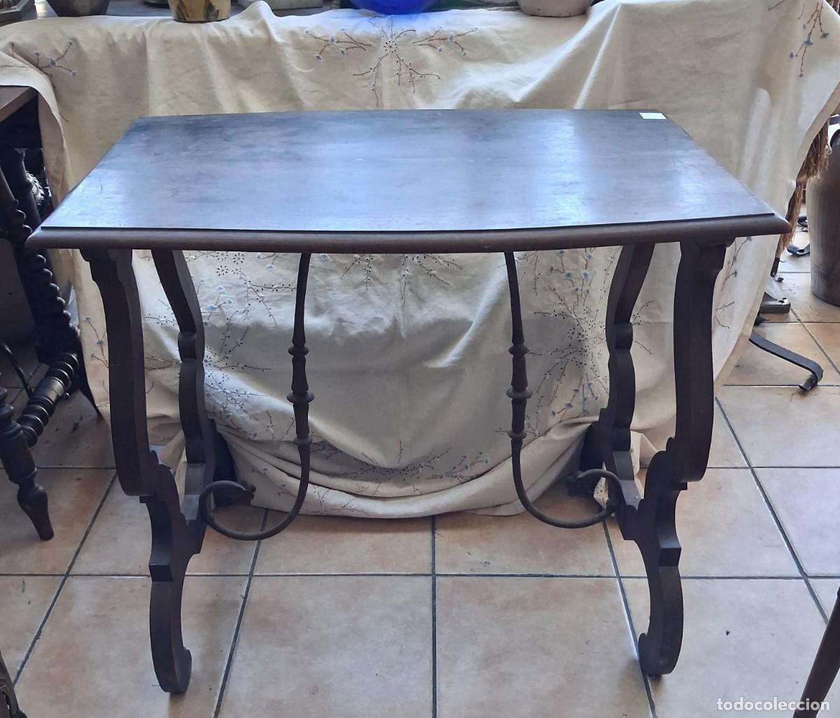 Antig&uuml;edades: Antigua mesa espa&ntilde;ola de madera y hierros