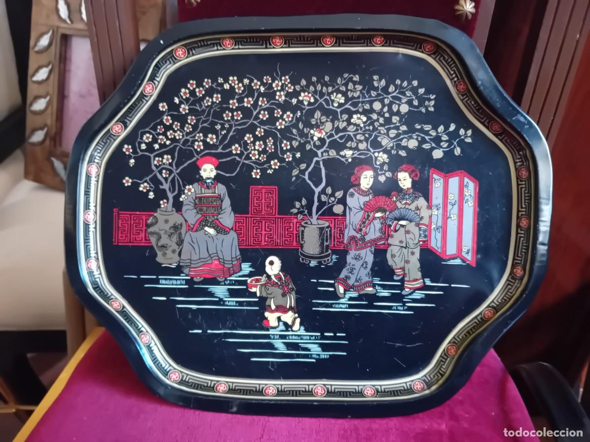 Antig&uuml;edades: Bandeja antigua China de hierro o chapa