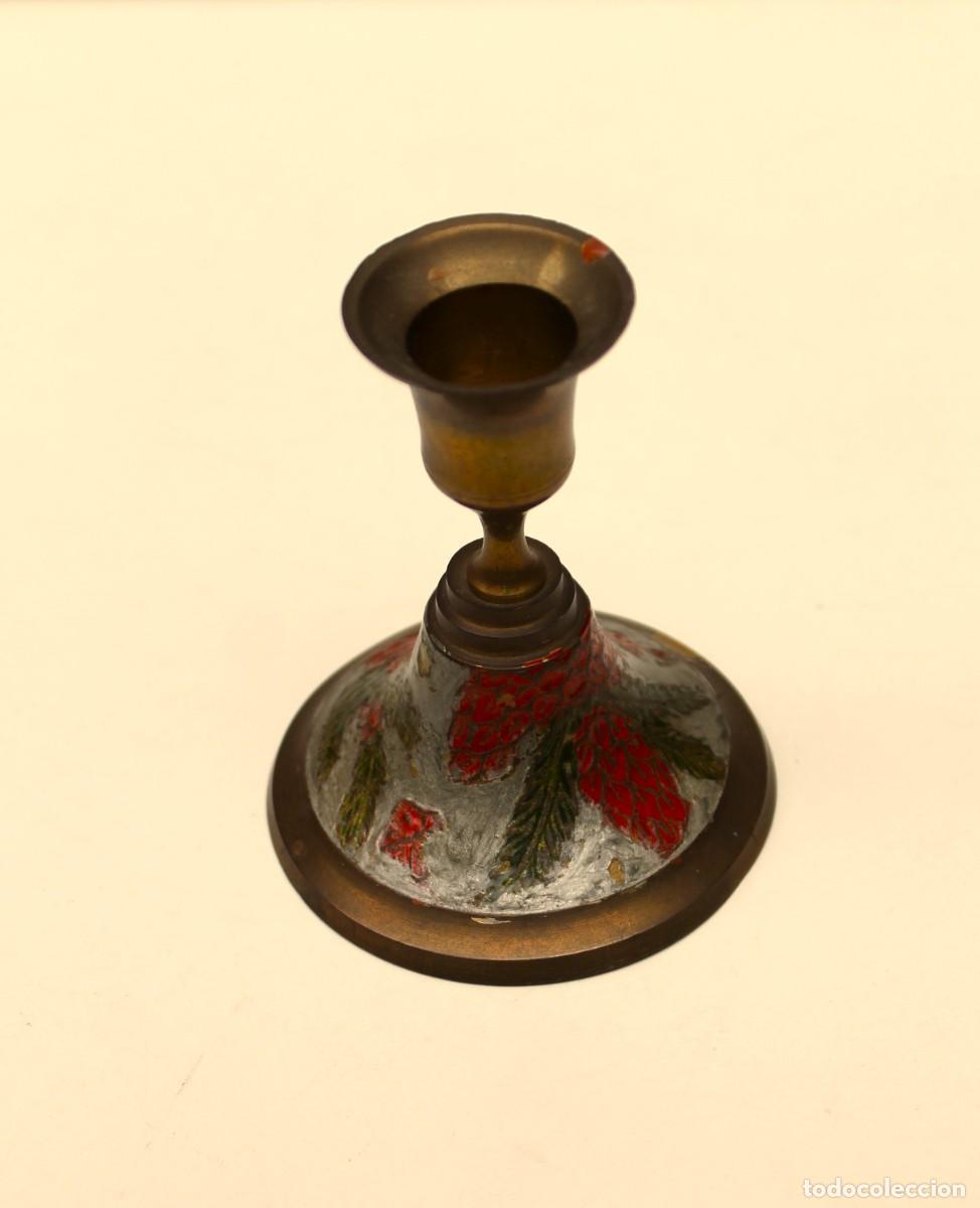 Antig&uuml;edades: CANDELABRO, PORTAVELAS DE BRONCE LACADO. - Foto 2