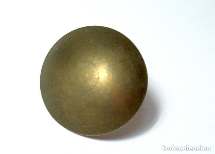 Antig&uuml;edades: Chincheta antigua para tapicer&iacute;a o decoraci&oacute;n, metal color oro, Di&aacute;metro 2,1 cm