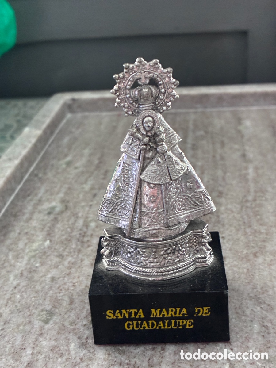 Antig&uuml;edades: Figura / Escultura Virgen de Guadalupe de C&aacute;ceres (Metal en peana de resina negra)