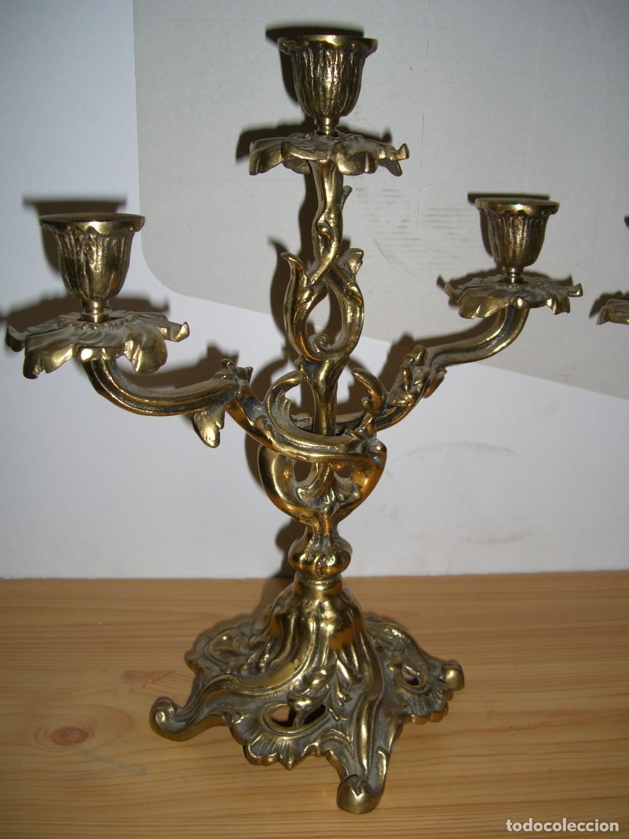 Antig&uuml;edades: PAREJA DE CANDELABROS EN BRONCE - Foto 2