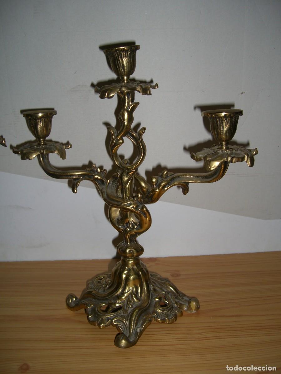 Antig&uuml;edades: PAREJA DE CANDELABROS EN BRONCE - Foto 3