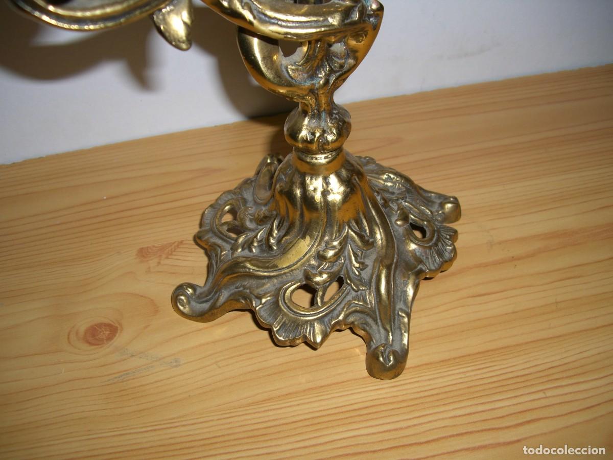 Antig&uuml;edades: PAREJA DE CANDELABROS EN BRONCE - Foto 5