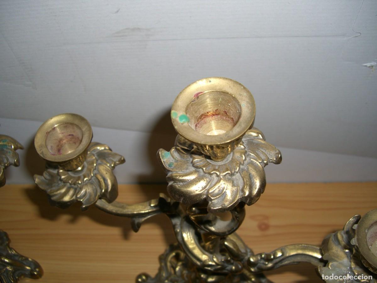 Antig&uuml;edades: PAREJA DE CANDELABROS EN BRONCE - Foto 8