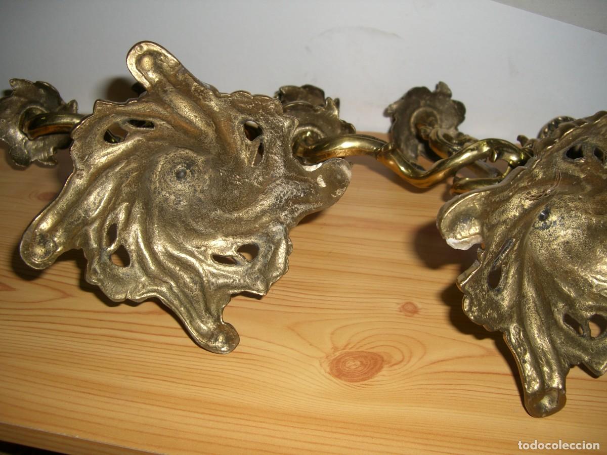Antig&uuml;edades: PAREJA DE CANDELABROS EN BRONCE - Foto 9
