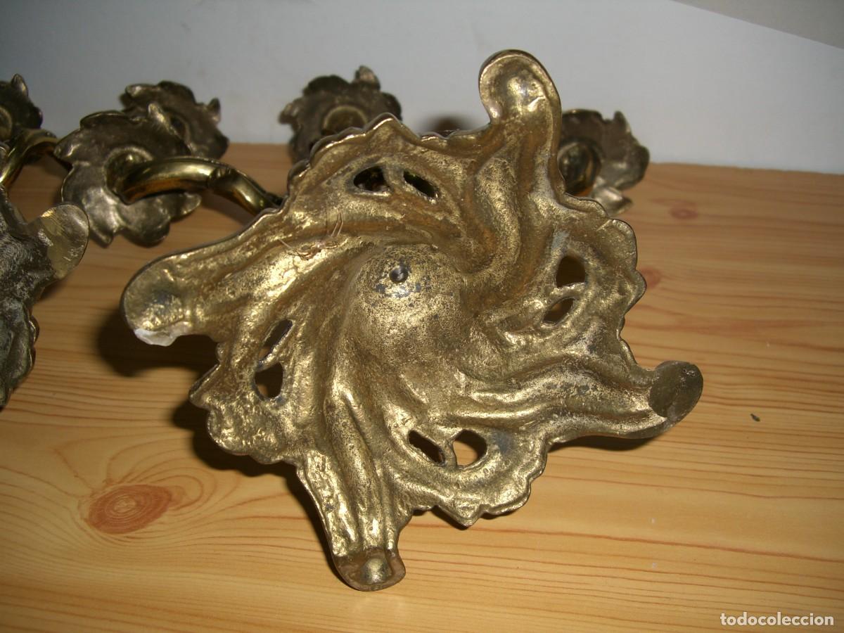 Antig&uuml;edades: PAREJA DE CANDELABROS EN BRONCE - Foto 10