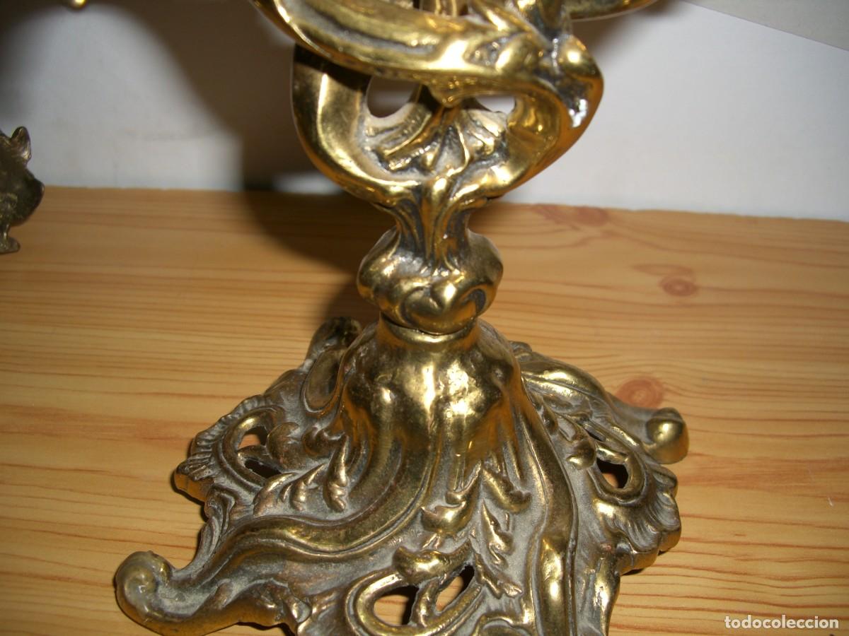 Antig&uuml;edades: PAREJA DE CANDELABROS EN BRONCE - Foto 11