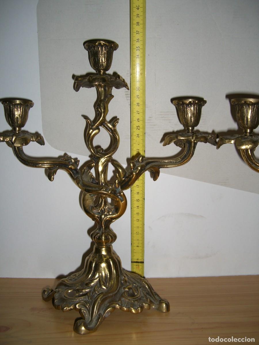 Antig&uuml;edades: PAREJA DE CANDELABROS EN BRONCE - Foto 13