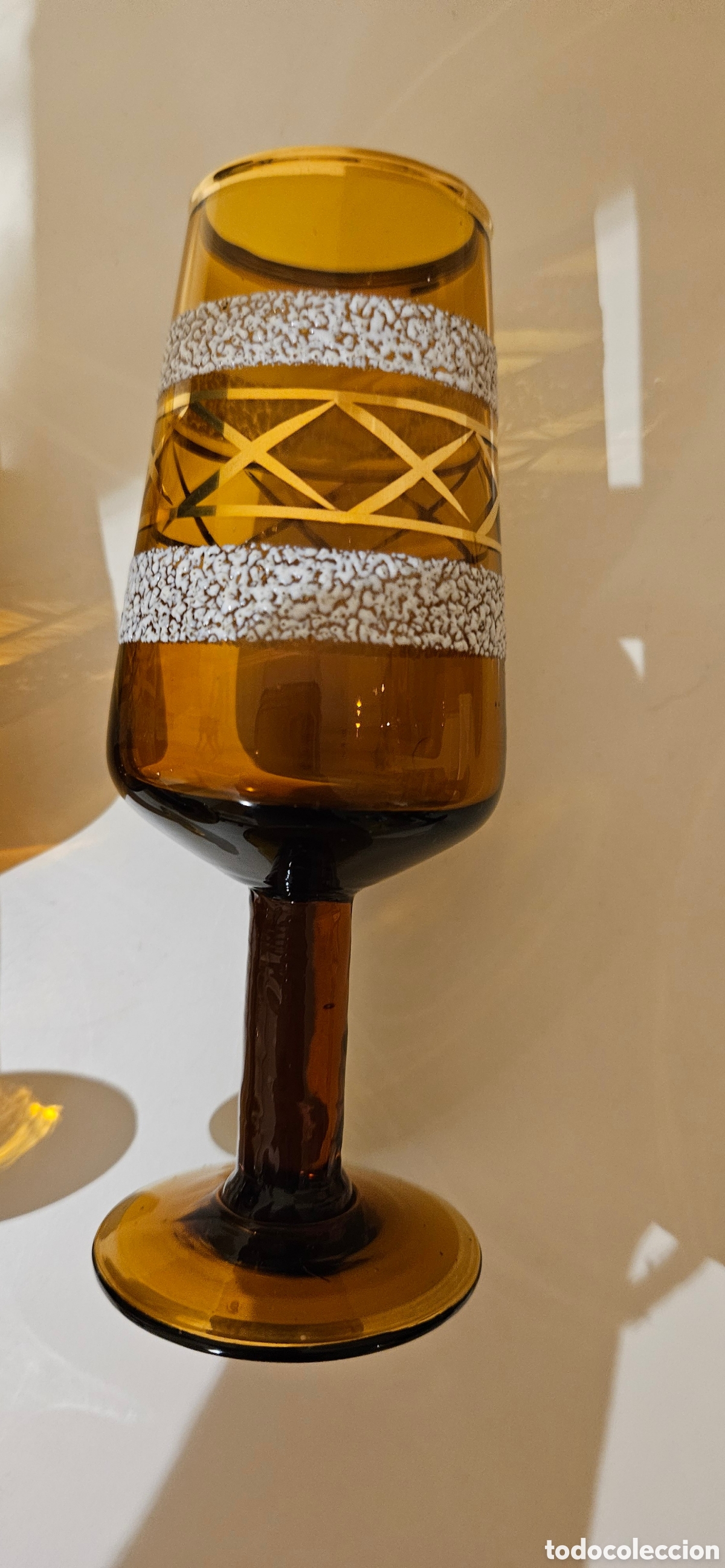 Antig&uuml;edades: Juego copas cristal &aacute;mbar - Foto 3