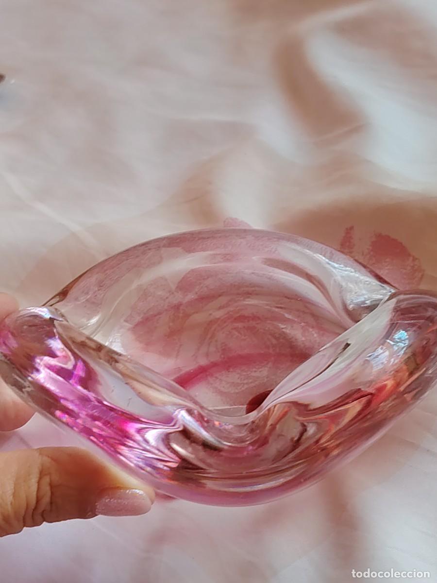 Antig&uuml;edades: Antiguo cenicero de cristal , firmado. 13.5 x 6 cm. Peso 800 gr