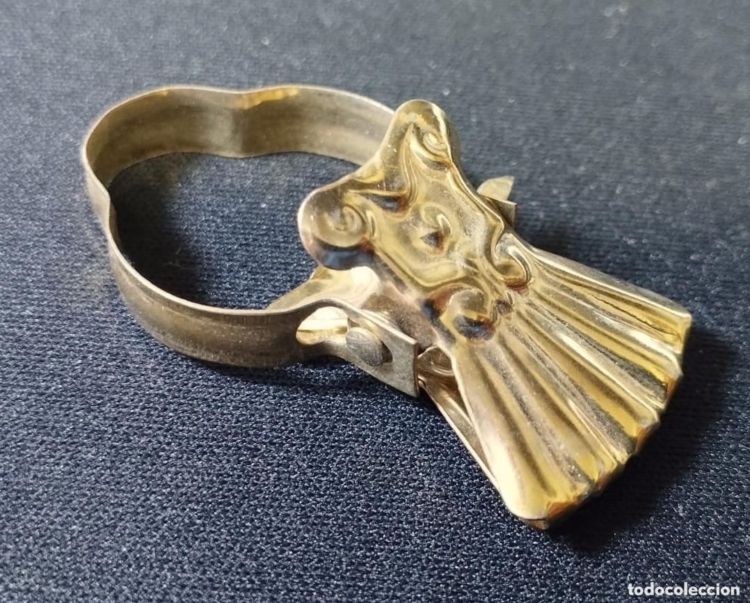 Antig&uuml;edades: Pinza vintage para cortina, de metal Color oro con relieves, Aut&eacute;ntico vintage