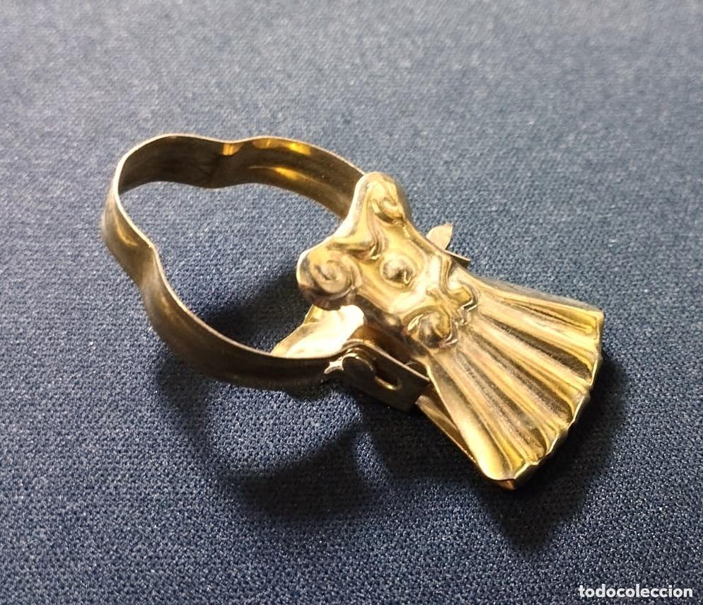 Antig&uuml;edades: Pinza vintage para cortina, de metal Color oro con relieves, Aut&eacute;ntico vintage