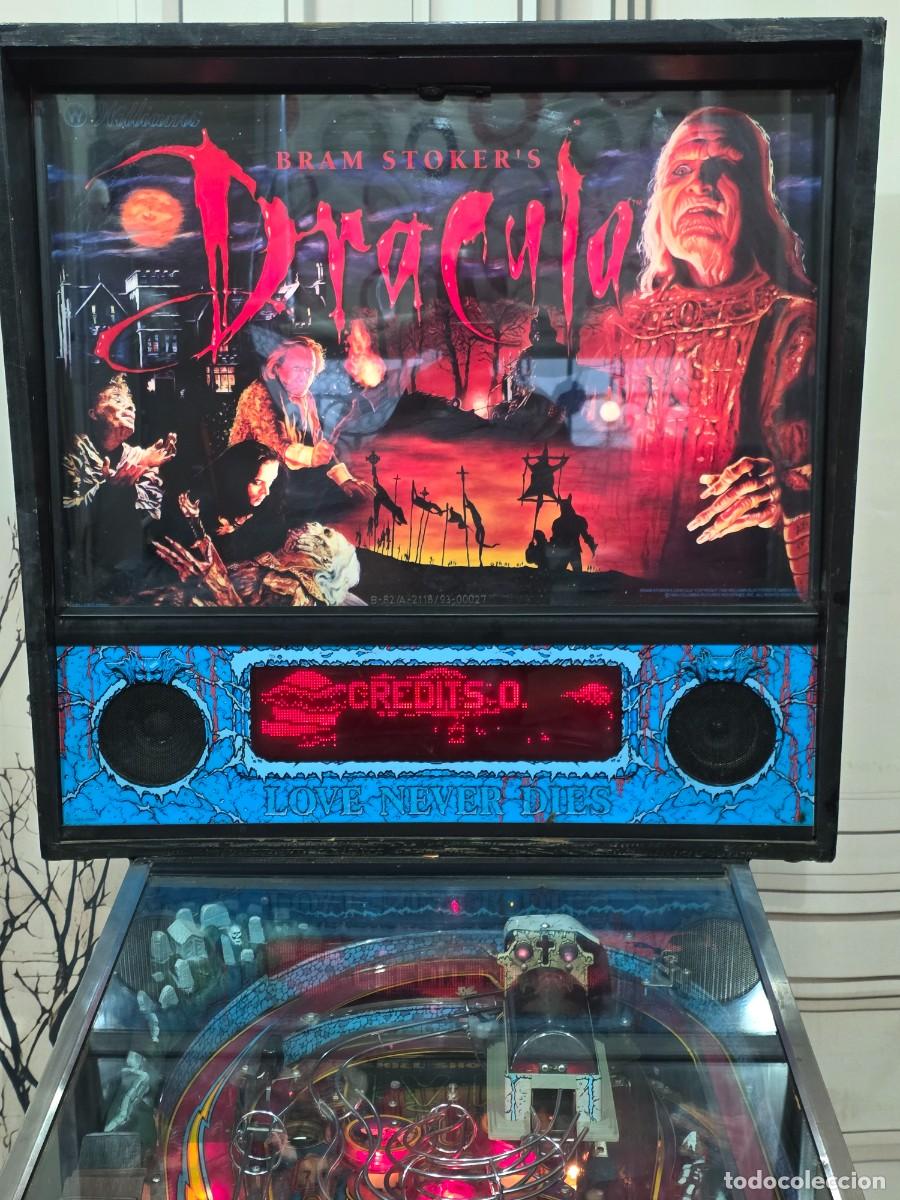 Antig&uuml;edades: M&aacute;quina de pinball (o flipper) cl&aacute;sica basada en la pel&iacute;cula Bram Stoker's Dracula
