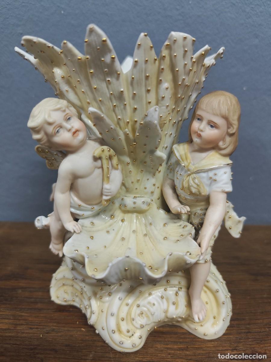 Antiguidades: Jarr&oacute;n de biscuit decoraci&oacute;n querubines primera mitad siglo XX