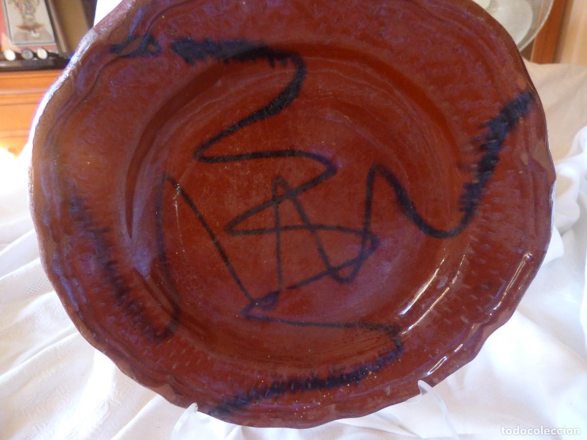 Antig&uuml;edades: Plato de ceramica vidriada,plato de luto catalu&ntilde;a.Siglo XIX.