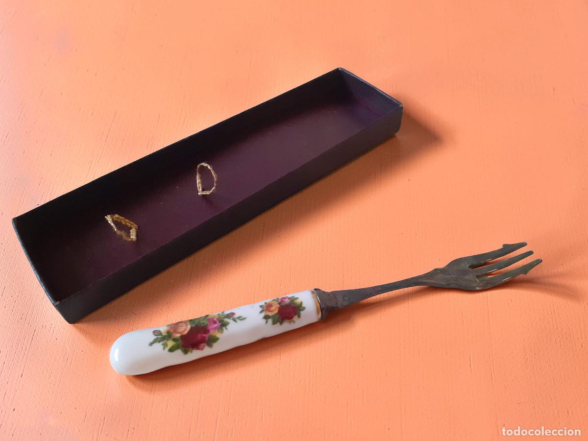 Antig&uuml;edades: Tenedor de servicio Royal Albert Old Country Roses a&ntilde;os 80