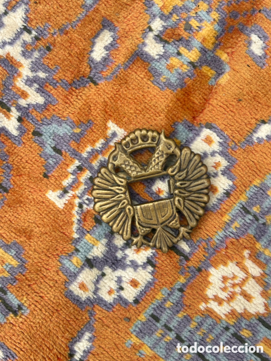 Antig&uuml;edades: Broche de &eacute;poca con un dise&ntilde;o de &aacute;guila bic&eacute;fala