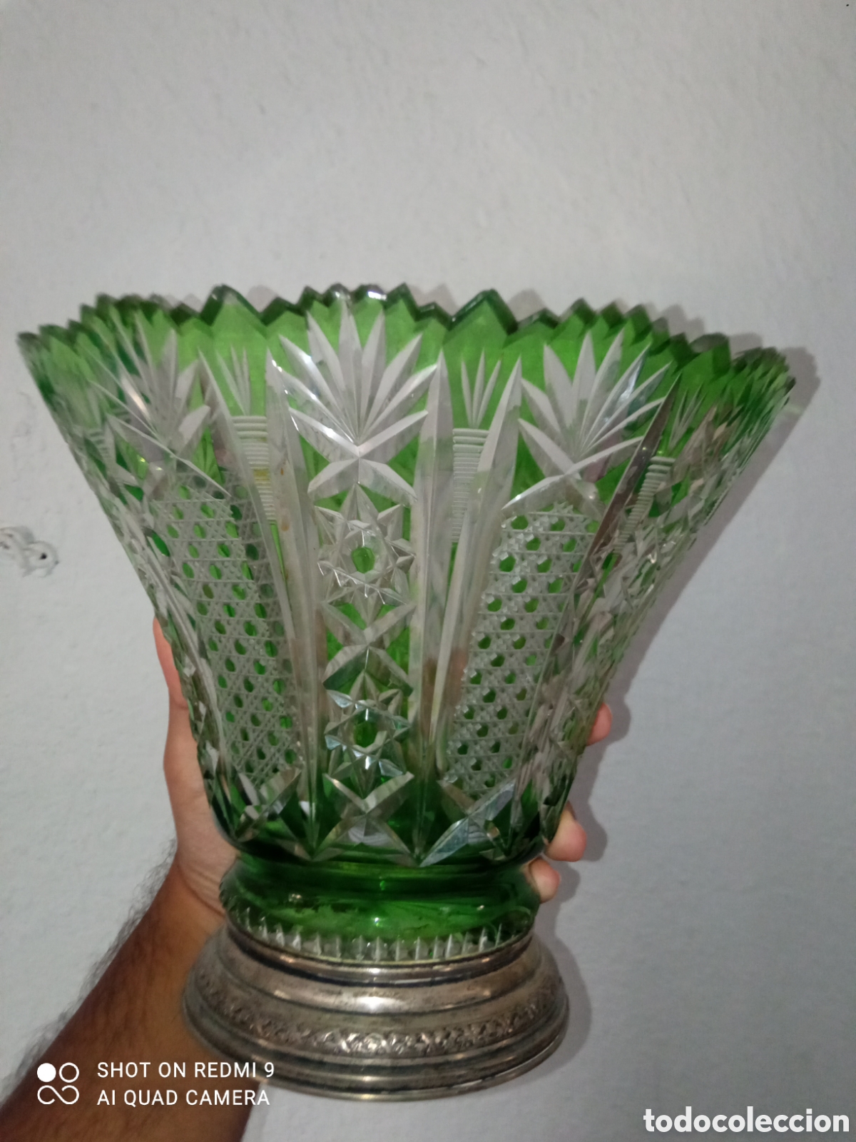 Antig&uuml;edades: Antiguo jarr&oacute;n de cristal grande y antiguo muy detallado
