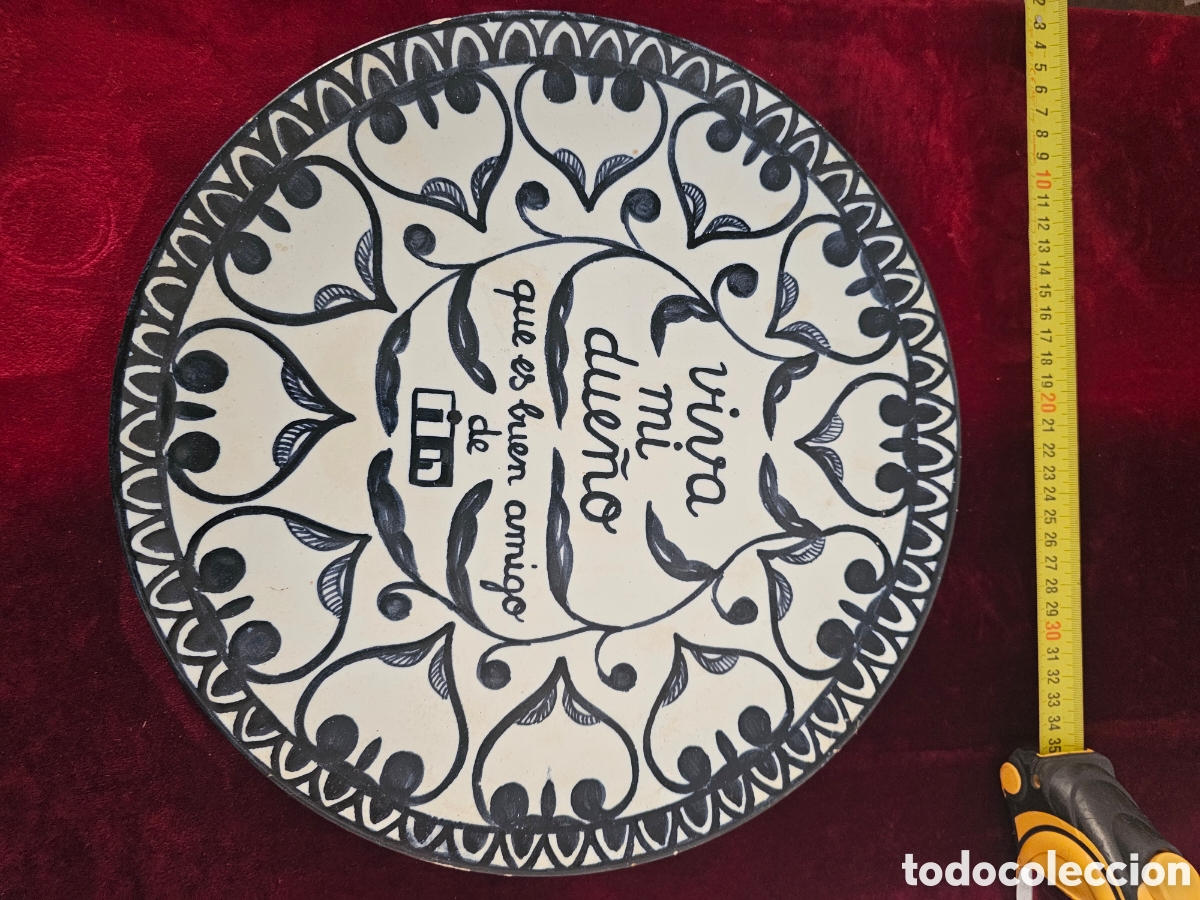 Antig&uuml;edades: Plato Cer&aacute;mica Manises V. Mora - Pintado a Mano - 30 cm - &rdquo;Viva mi due&ntilde;o...&rdquo;