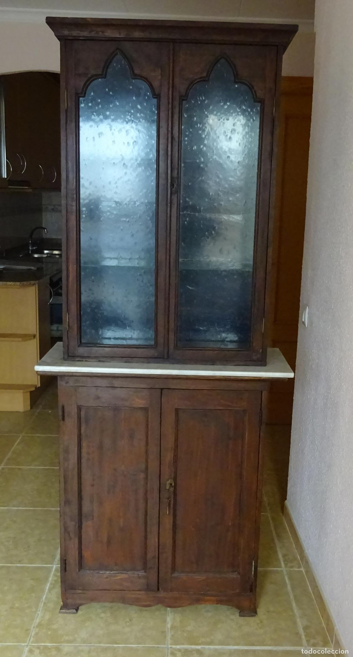 Antig&uuml;edades: MUEBLE ALACENA ESTILO NEOG&Oacute;TICO CON DOS CUERPOS Y ENCIMERA DE MARMOL BLANCO. PARA RESTAURAR