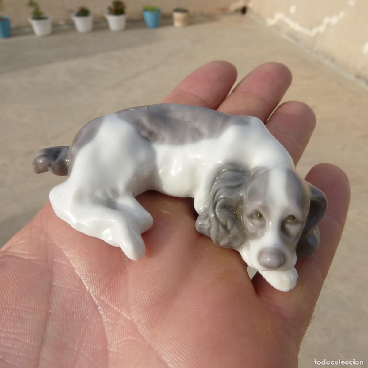 Antiquit&eacute;s: Peque&ntilde;o perro de porcelana, Lladro, daisa 1985. 45gr. 8cm.