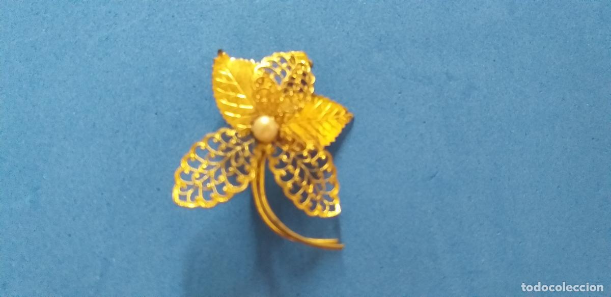 Antig&uuml;edades: Antiguo broche dorado. Forma de flor. - Foto 3
