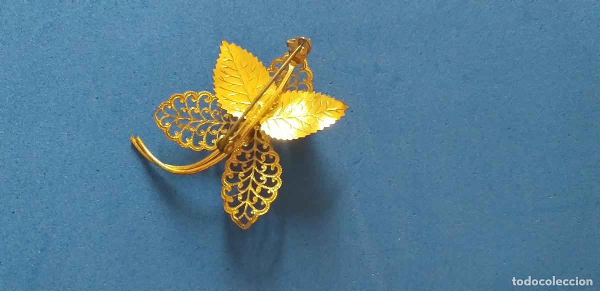 Antig&uuml;edades: Antiguo broche dorado. Forma de flor. - Foto 4