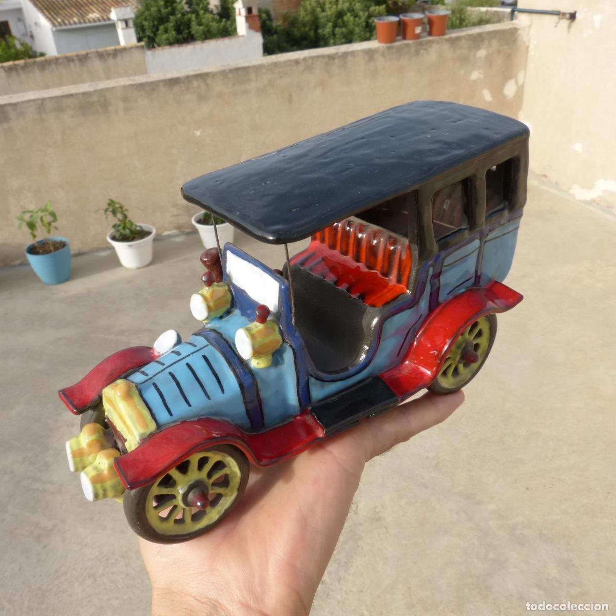 Antiquit&eacute;s: Coche de loza o ceramica, Cases, made in spain. 710gr. 22cm.