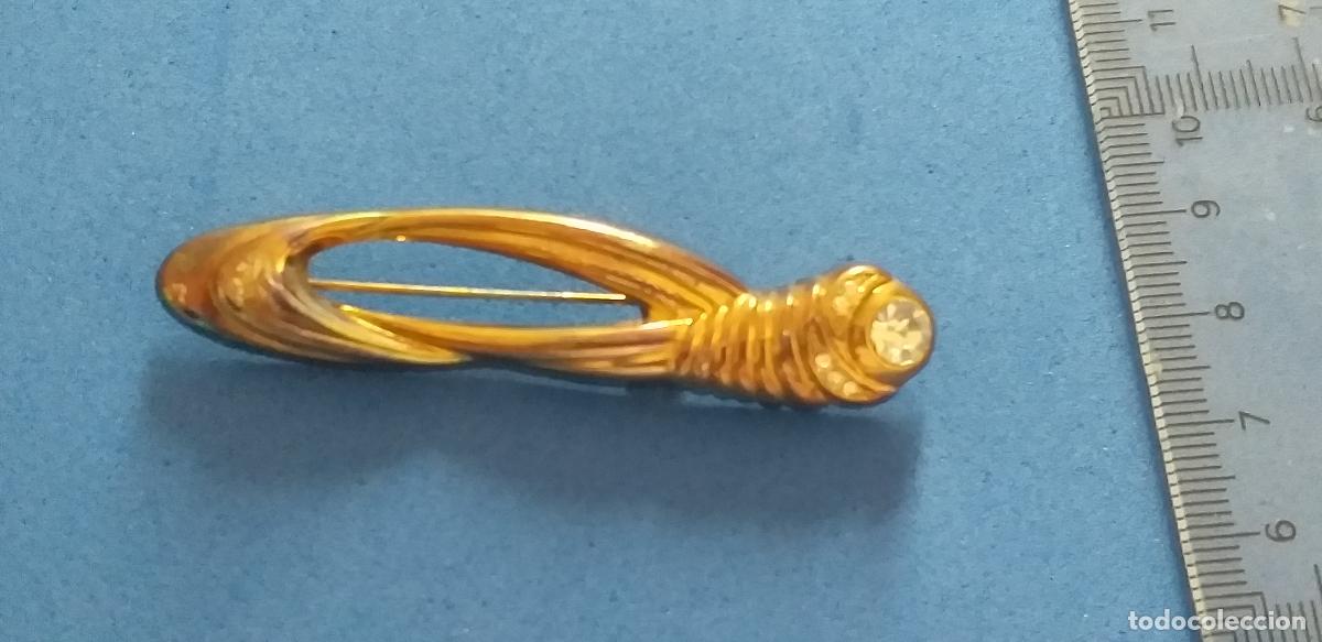 Antig&uuml;edades: BROCHE ALFILER. DORADO Y PIEDRA