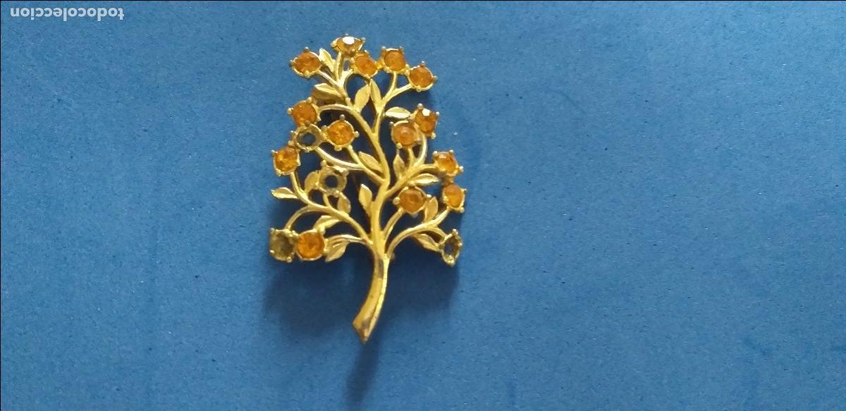 Antig&uuml;edades: Broche antiguo. &Aacute;rbol con ramas. Metal y piedras. Dorado. Alfiler