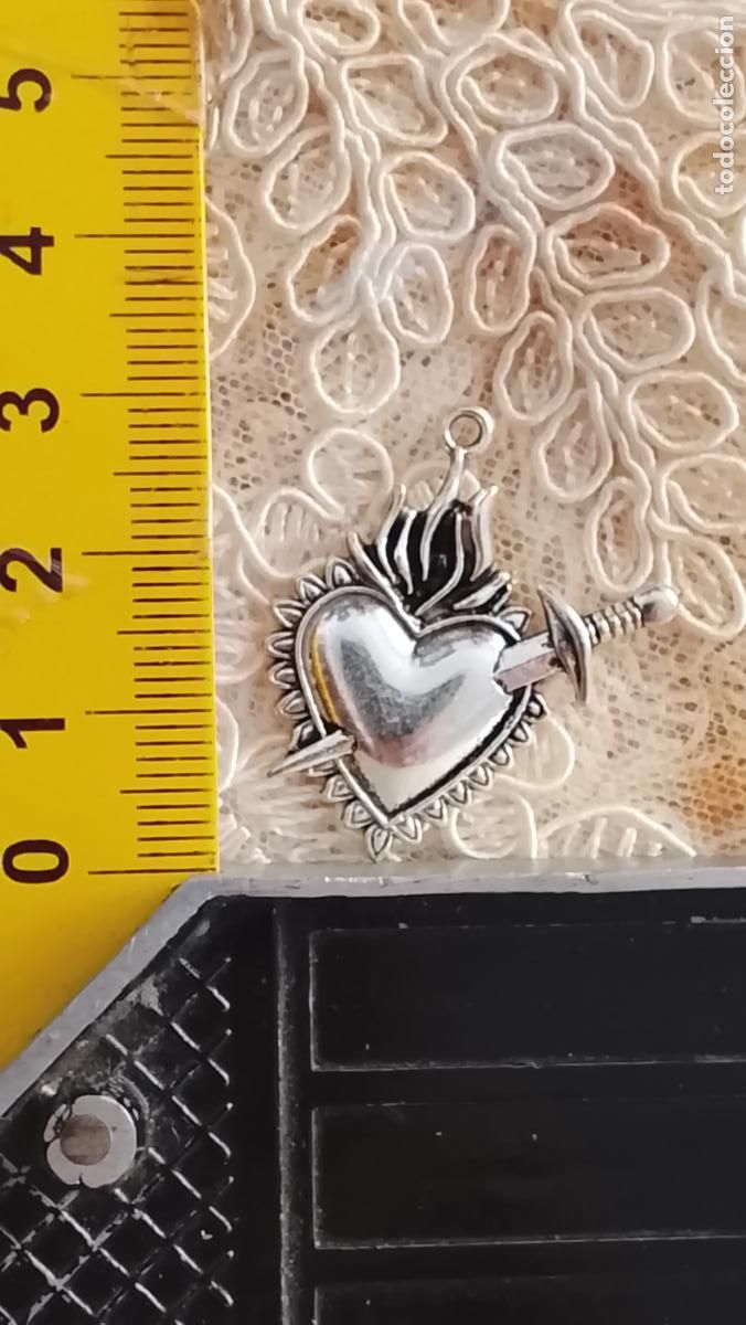Antig&uuml;edades: EXVOTO CORAZON METAL CON PU&Ntilde;AL PARA PEQUE&Ntilde;A VIRGEN DOLOROSA METAL PLATEADO BUENA CALIDAD SEM