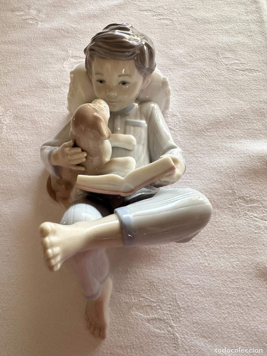 Oggetti Antichi: Figura de porcelana de Lladr&oacute; original &rdquo;&iquest;te leo un cuento?&rdquo; (ni&ntilde;o tumbado con perrito) Ref 01008034