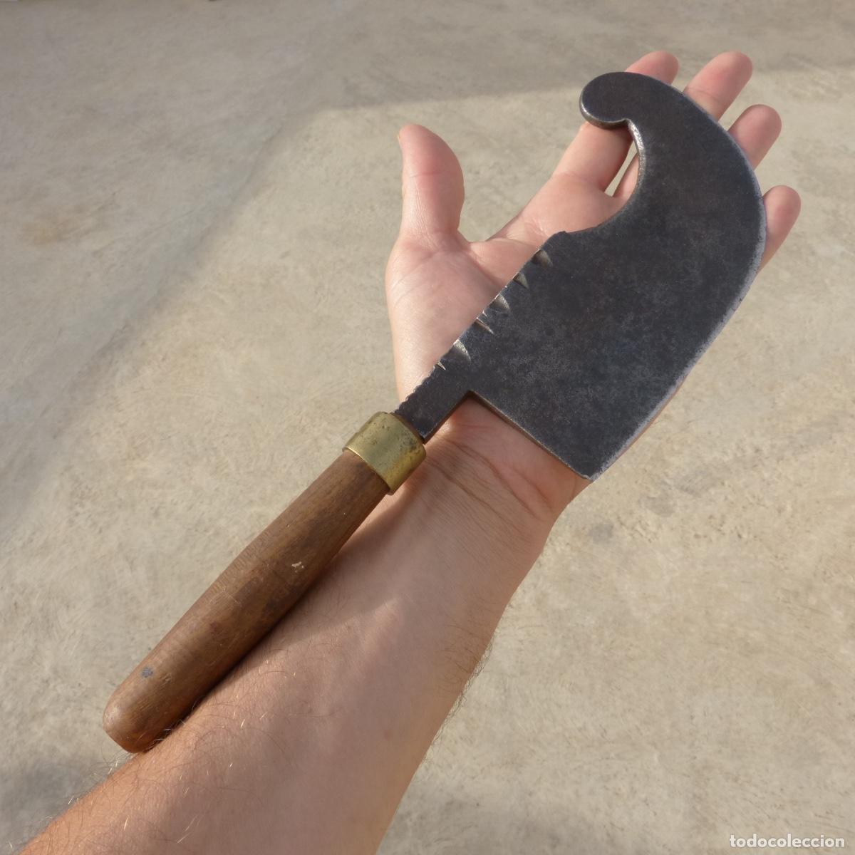 Antig&uuml;edades: Antigua hacha de carnicero en forja. 29,5cm, 434gr.