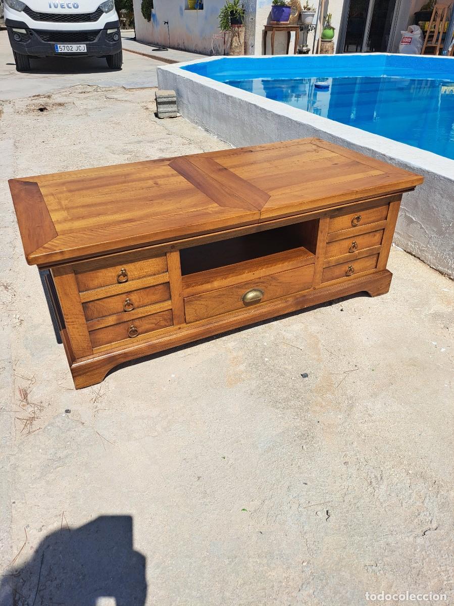 Antig&uuml;edades: Mesa de centro para juegos y botellero de madera de roble.