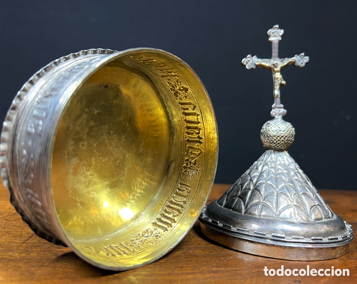 Antig&uuml;edades: Pixide, plata. Burgos, S.XV
