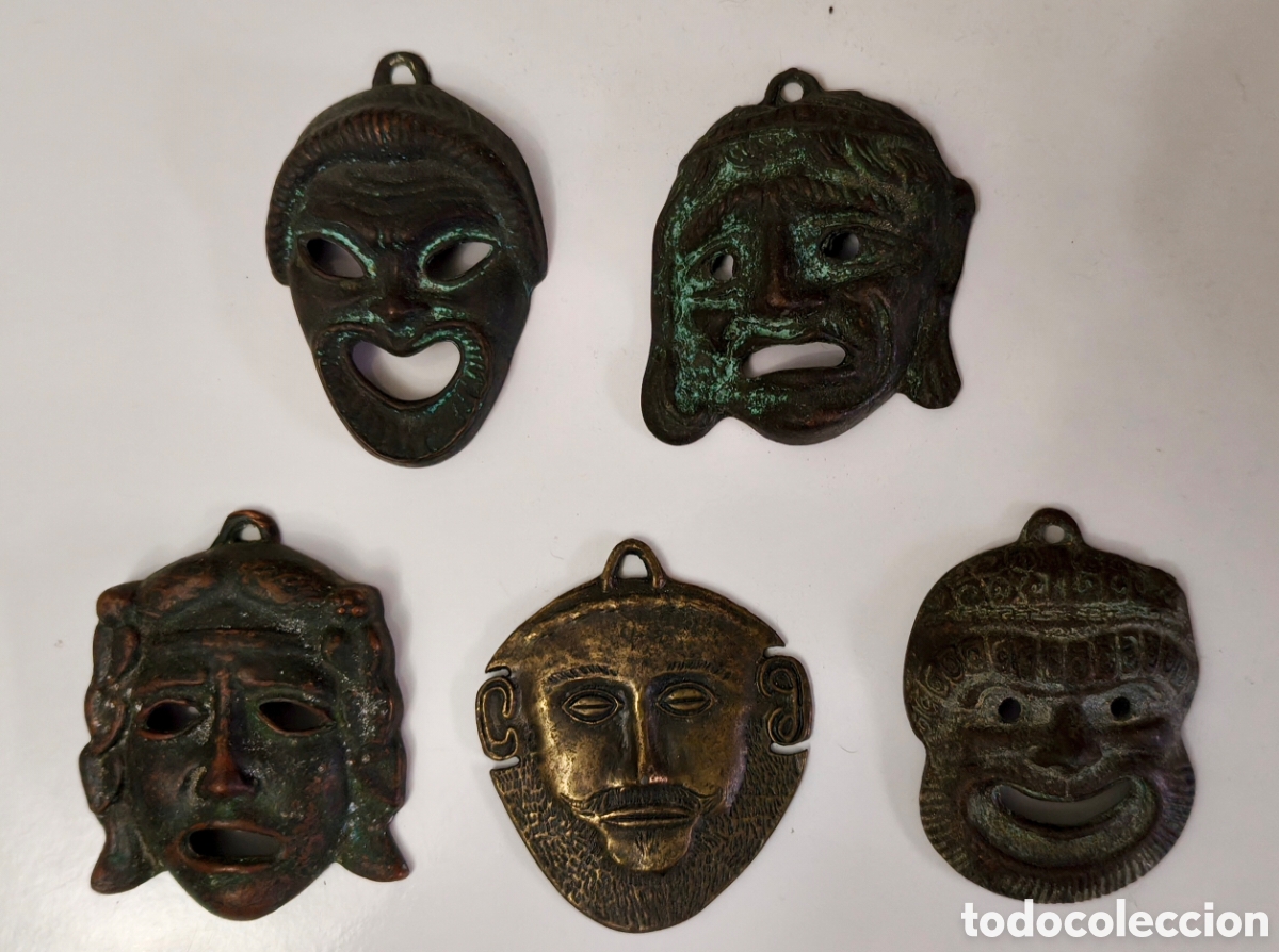 Antig&uuml;edades: LOTE 5 antiguas M&Aacute;SCARAS Teatro Griego en BRONCE macizo &bull; Comedia y Tragedia &bull; P&aacute;tina natural