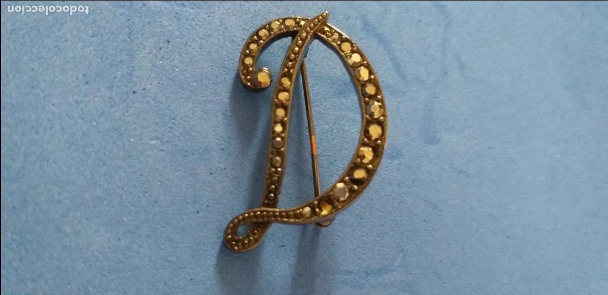 Antig&uuml;edades: BROCHE ANTIGUO. LETRA D. PIEDRAS PEQUE&Ntilde;AS ESTILO MARQUESITA. METAL. MEDIDAS 4 CM X 2 CM